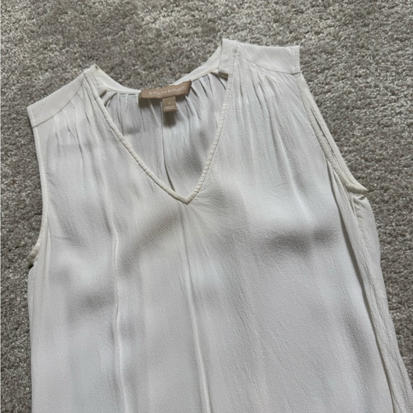 White Sleeveless Women's Top - Picture 2 of 4